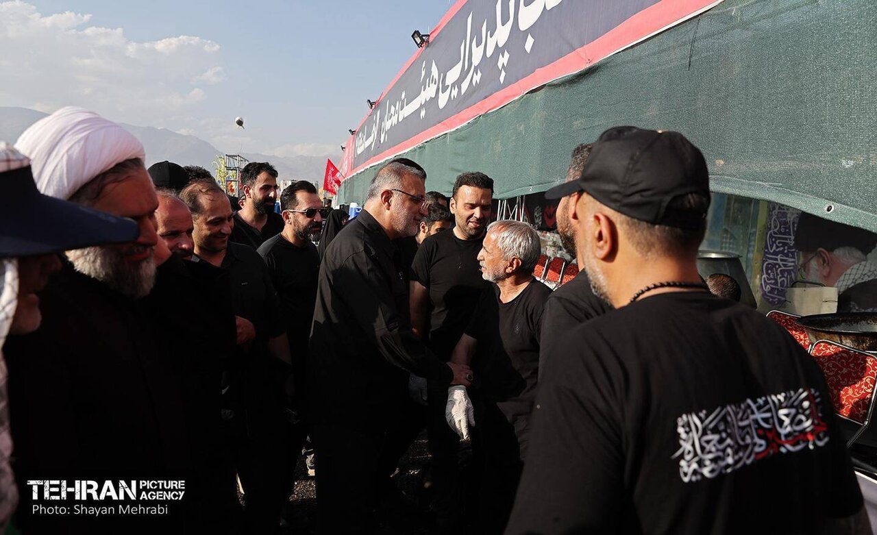 حضور شهردارتهران در آیین اقامه نماز بر پیکر مطهر رهبرشهید