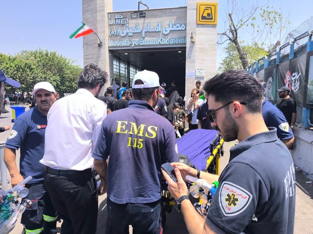 انتقال مصدومان شرکت کننده در مراسم وداع با مترو