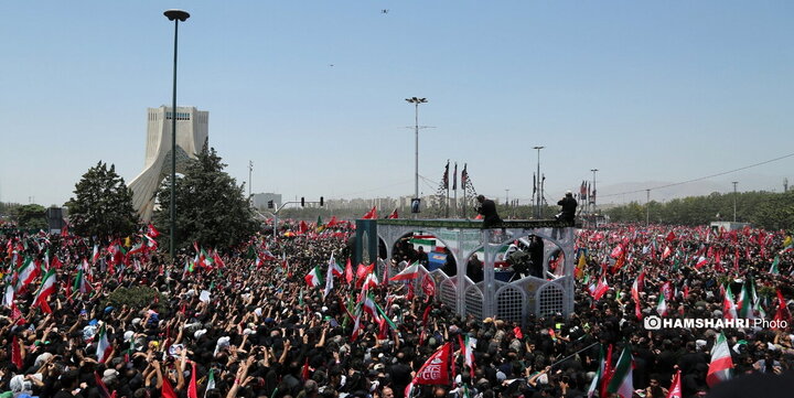 تشییع پیکر رهبر شهید در تهران ۱