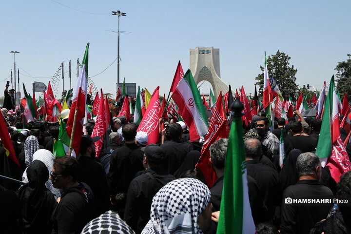 تشییع پیکر رهبر شهید در تهران ۱