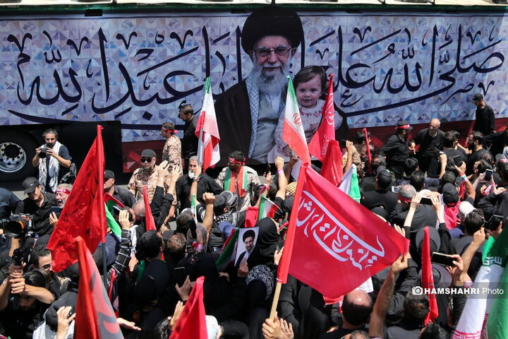 تشییع پیکر رهبر شهید در تهران ۱