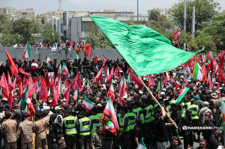 تشییع پیکر رهبر شهید در تهران ۱