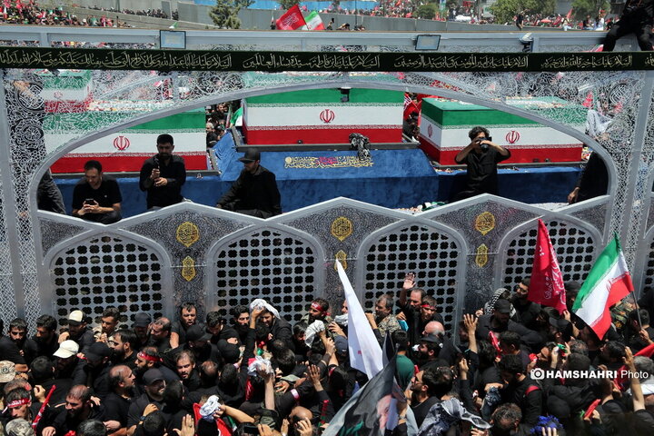 تشییع پیکر رهبر شهید در تهران ۱