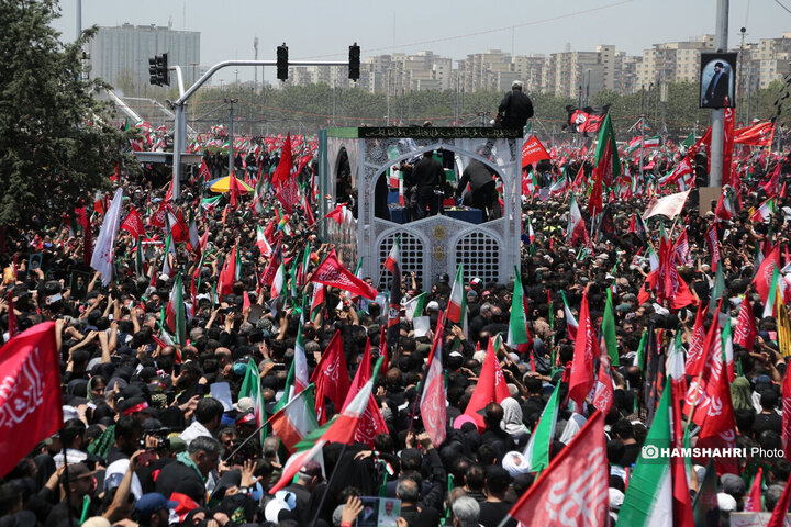 تشییع پیکر رهبر شهید در تهران ۱
