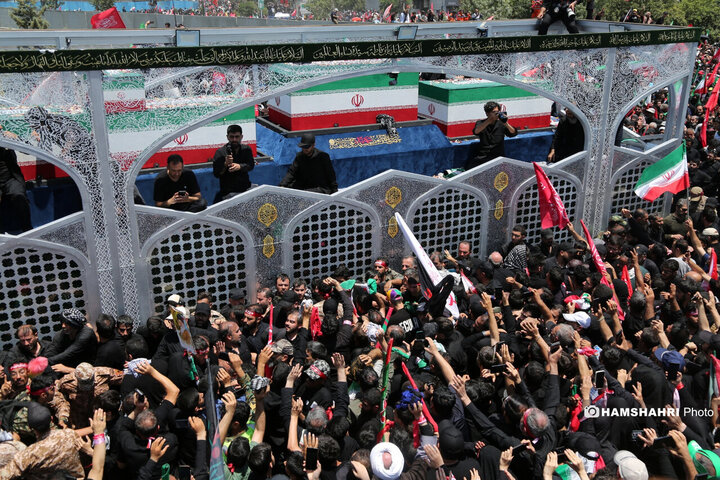 تشییع پیکر رهبر شهید در تهران ۱