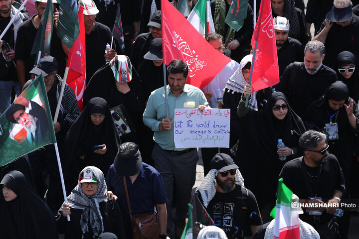 تشییع پیکر رهبر شهید در تهران