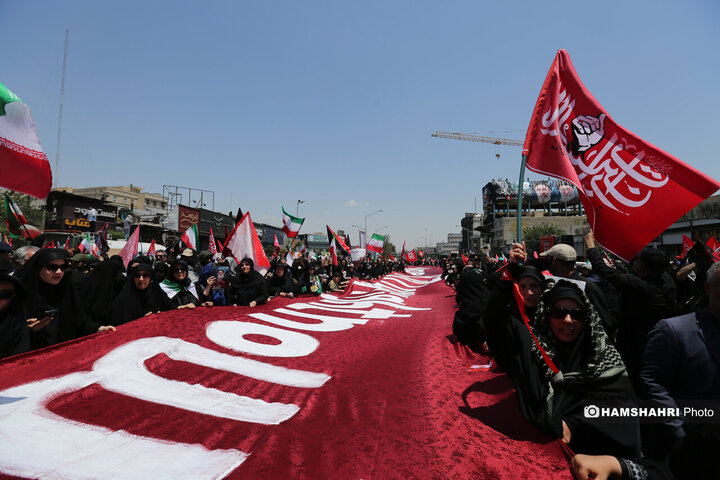تشییع پیکر رهبر شهید در تهران