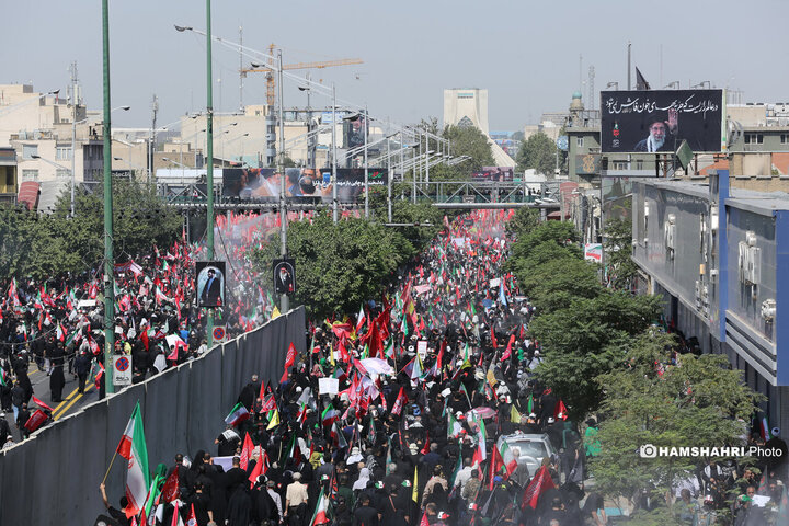 تشییع پیکر رهبر شهید در تهران