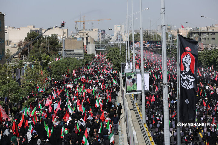 تشییع پیکر رهبر شهید در تهران
