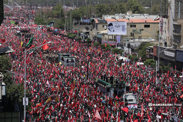 تشییع پیکر رهبر شهید در تهران