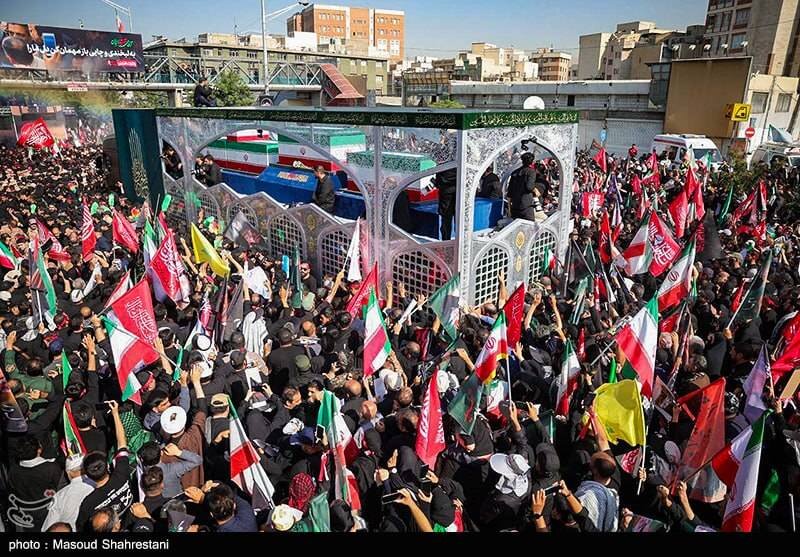 تصاویری از تابوت پیکر مطهر رهبر شهید و خانواده شهید ایشان