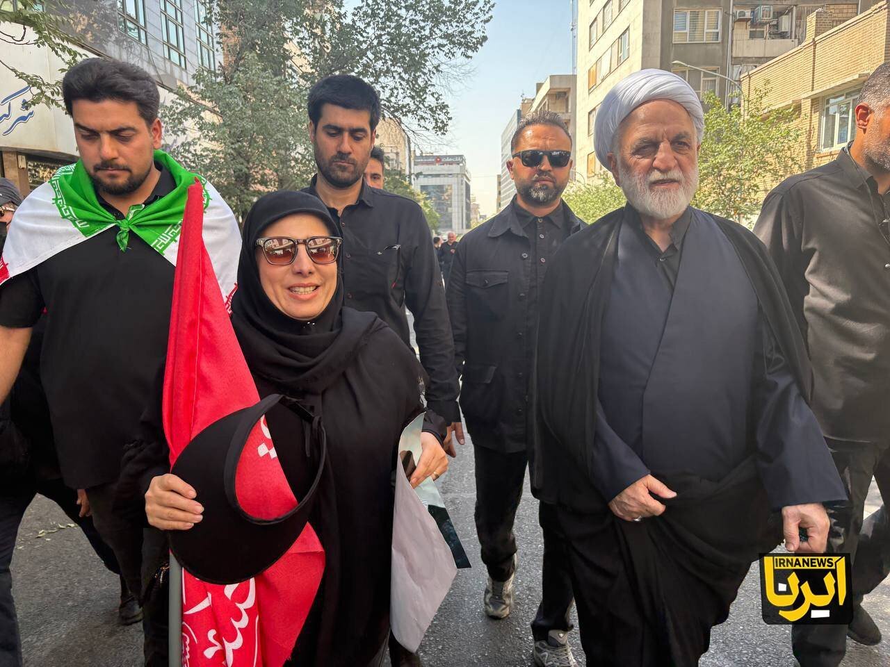 تصویر حضور محسنی اژه ای و عارف در مراسم تشییع رهبر شهید