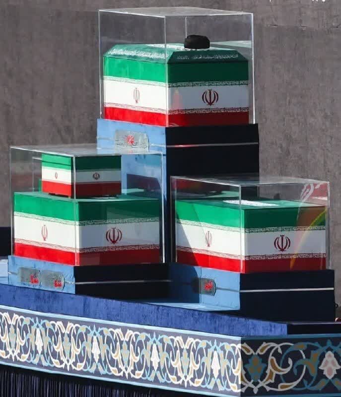 آنجا که دیگر هیچکس نمیماند تا روایت کند / وقتی زبان، از خون واژه میسازد شهید خانوادگی
