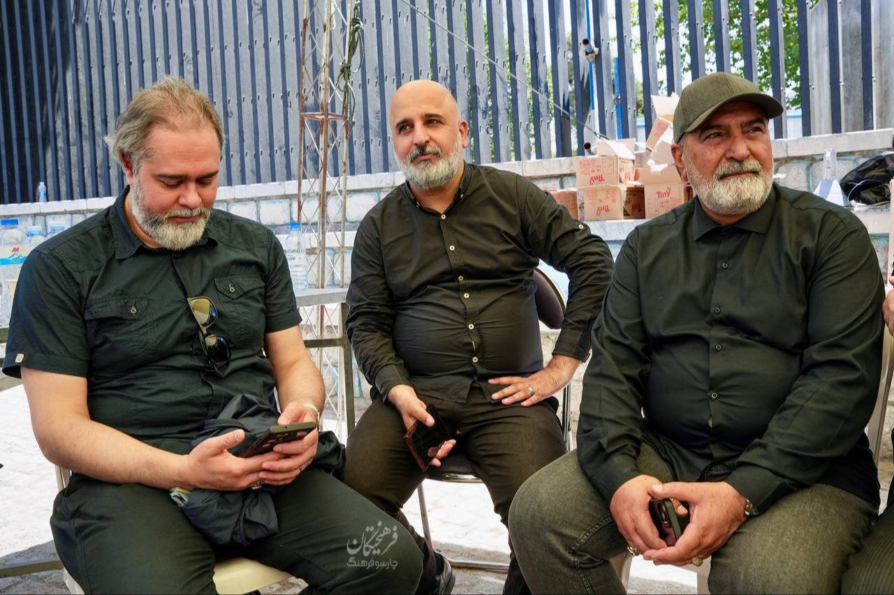 وحید شمسایی و جمعی از هنرمندان در مراسم تشییع رهبر شهید+ تصاویر