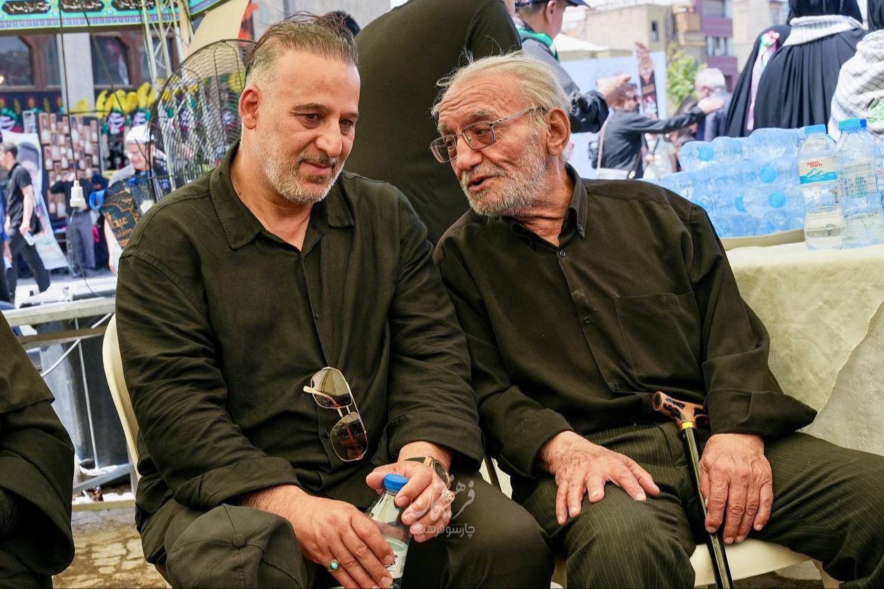 وحید شمسایی و جمعی از هنرمندان در مراسم تشییع رهبر شهید+ تصاویر