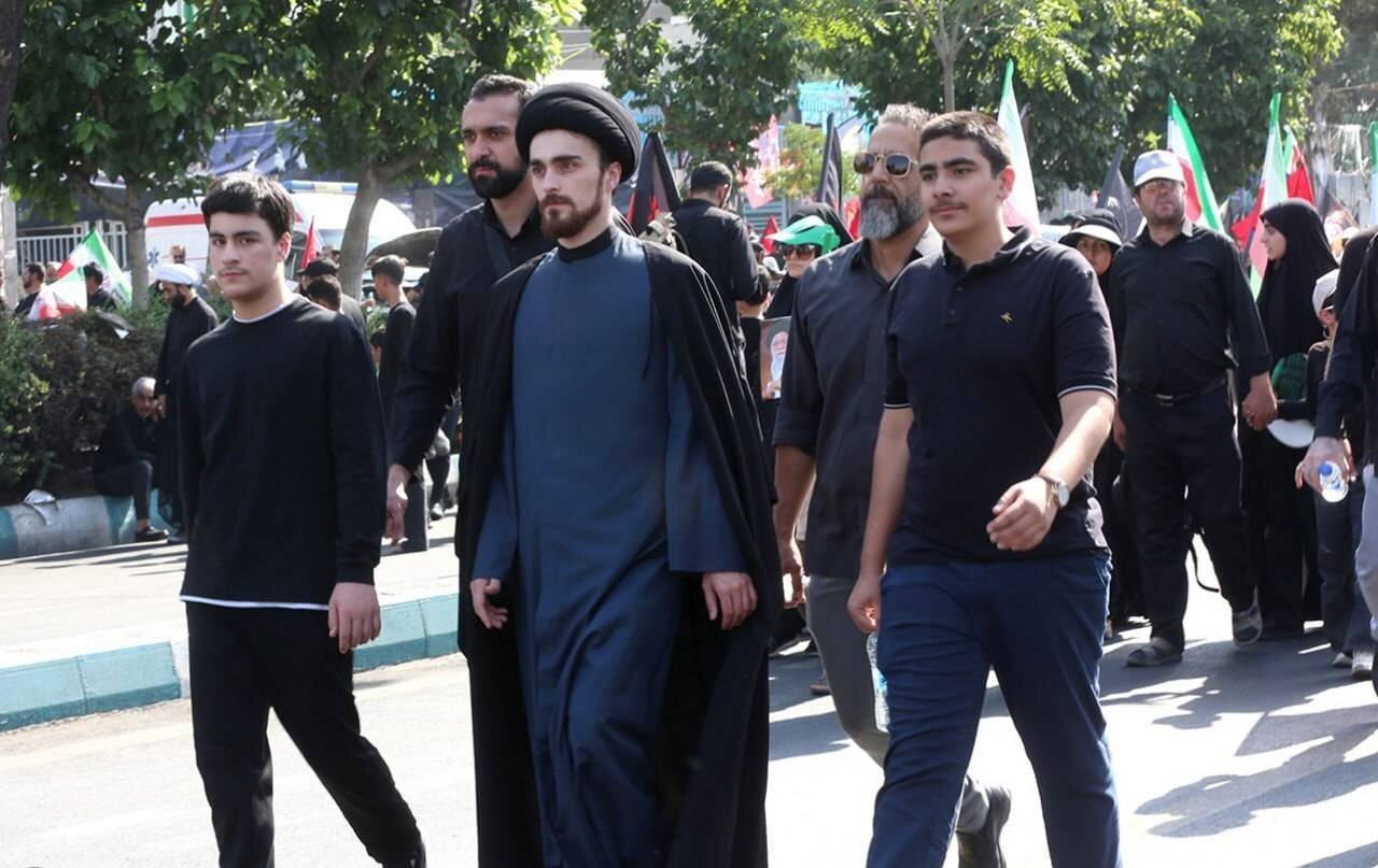 حضور سید احمد خمینی در مراسم تشییع پیکر مطهر رهبر شهید انقلاب در تهران | تصاویر