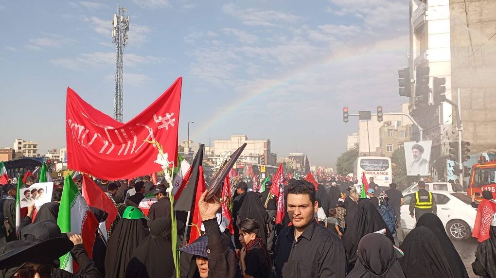 حضور خانوادگی ایرانیان در مراسم آخرین وداع با رهبر شهید