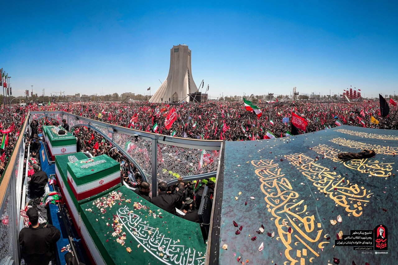 ۳۰ چهره حاضر در مراسم؛ از خانم بازیگر تا فعال اصلاحطلب | محوریترین شعار آیین تشییع چه بود؟