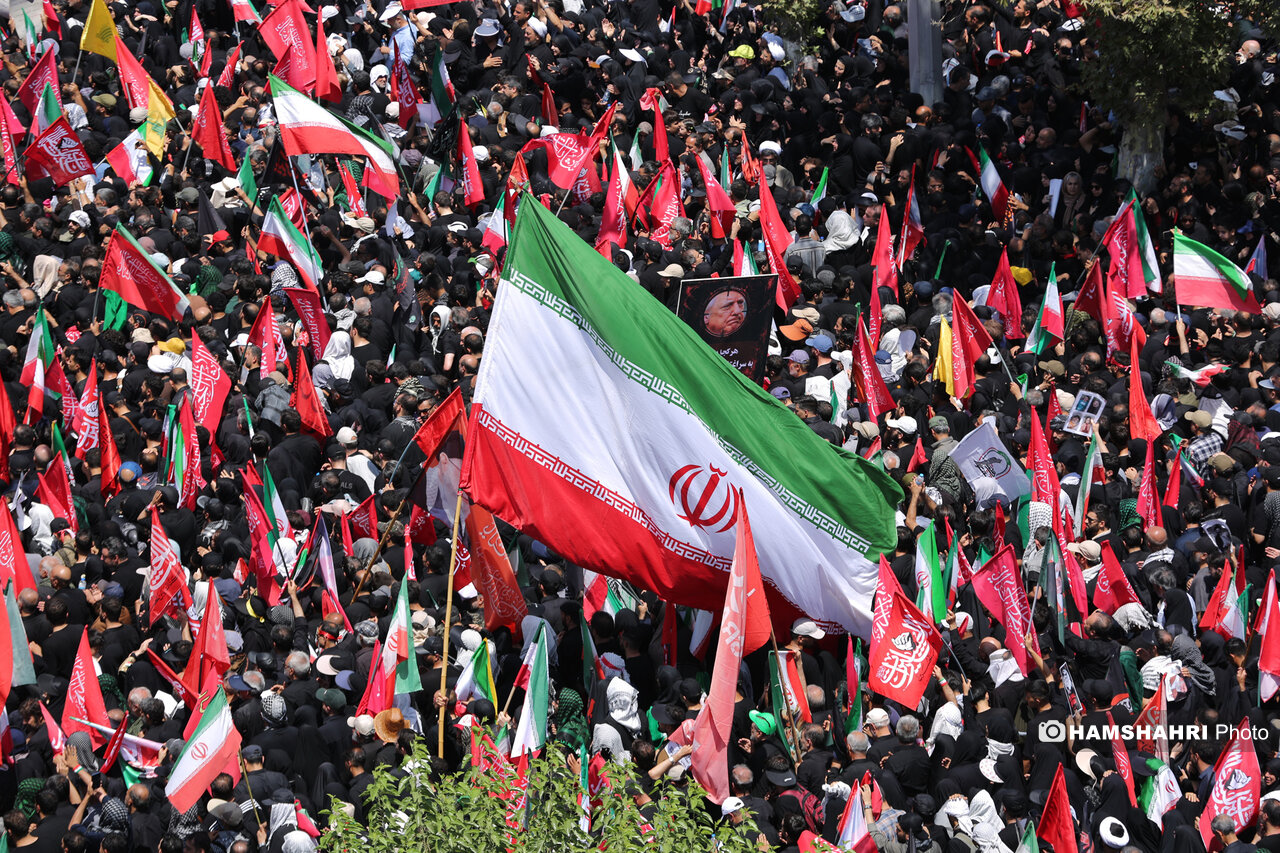 خودرویی متفاوت در مراسم تشییع پیکر مطهر رهبر شهید انقلاب + عکس تشییع پیکر رهبر شهید در تهران