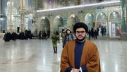 تصویر فرزند شهید نصرالله در آئین وداع با رهبر شهید در مسجد جمکران