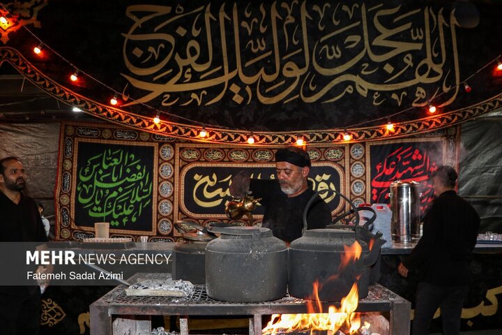 زائران در مسیر مسجد جمکران