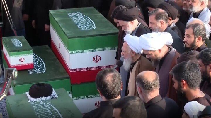 نماز آیت‌الله جوادی آملی بر پیکر رهبر شهید+ ویدئو | اشک های آیت‌الله...