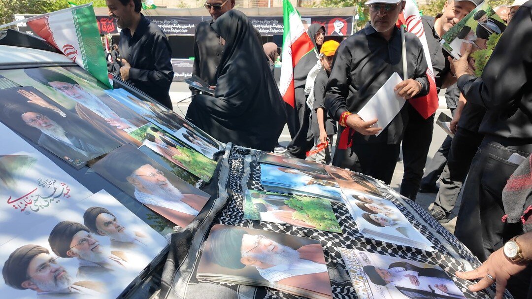 پرایدی که در تشییع آقا از همه سبقت گرفت+ تصاویر | ما نباید جا میماندیم...
