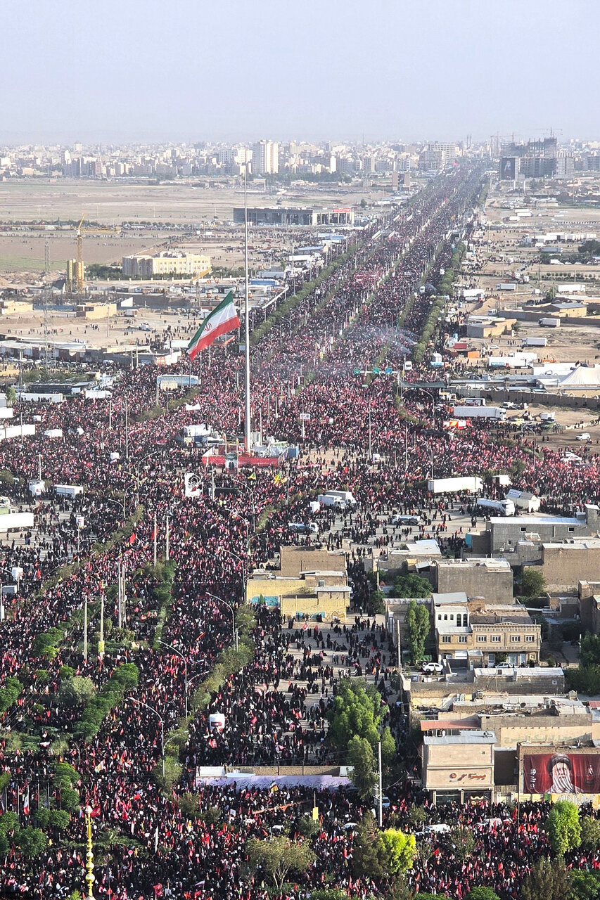 13 چهره شاخص حاضر در تشییع رهبر شهید  | 4 هشدار انتقام به قاتلان امام شهید