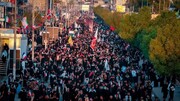 آماده سازی و حرکت خودروی حامل پیکر رهبر شهید انقلاب در مسیر تشییع مردمی در نجف | سیل خروشان جمعیت  + فیلم