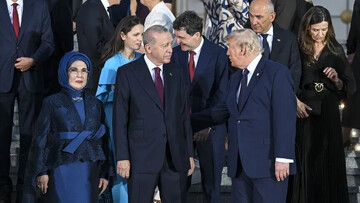 شکل عجیبی که اردوغان دست ترامپ را گرفت ؛ ویدئویی که وایرال شد