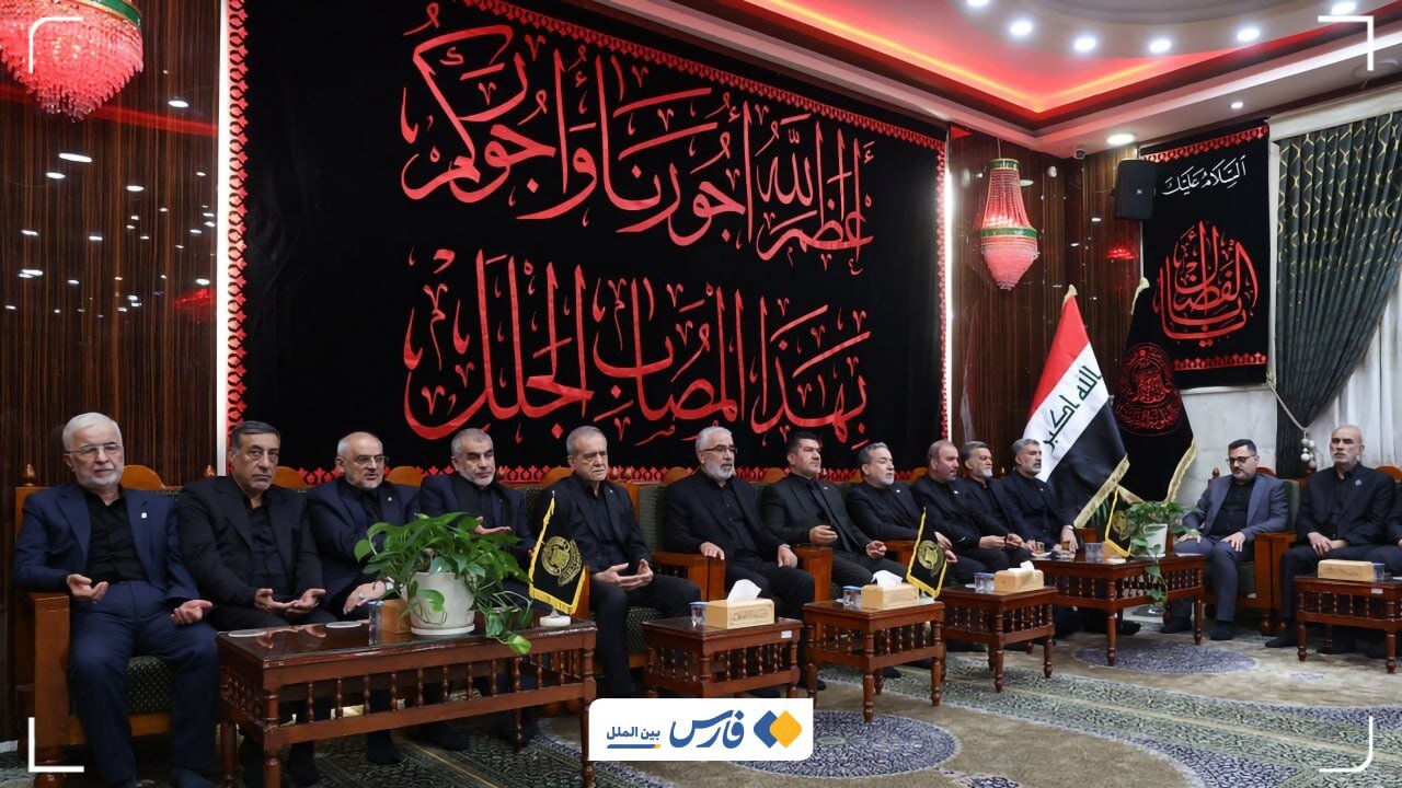 حضور پرتعداد مقامات عراق در مراسم تشییع امام شهید در نجف + تصاویر