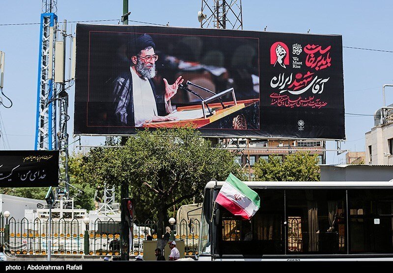 مشهد در آستانه مراسم تشييع