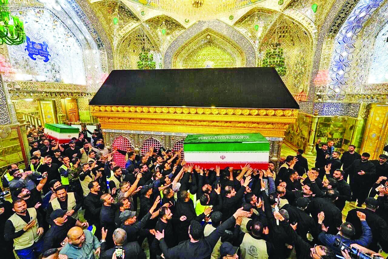 بدرقه در خانه پدری/ تصاویری از تشییع پیکر قائد شهید در عراق