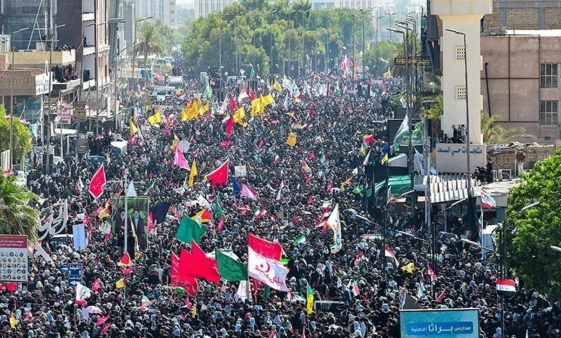 بدرقه در خانه پدری/ تصاویری از تشییع پیکر قائد شهید در عراق
