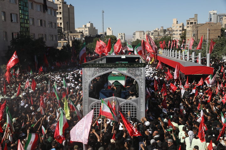 تشییع پیکر رهبر شهید در مشهد