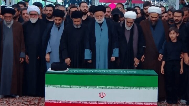 در این عکس چقدر غم انگیز جای یک نفر خالی است؛ ببینید
