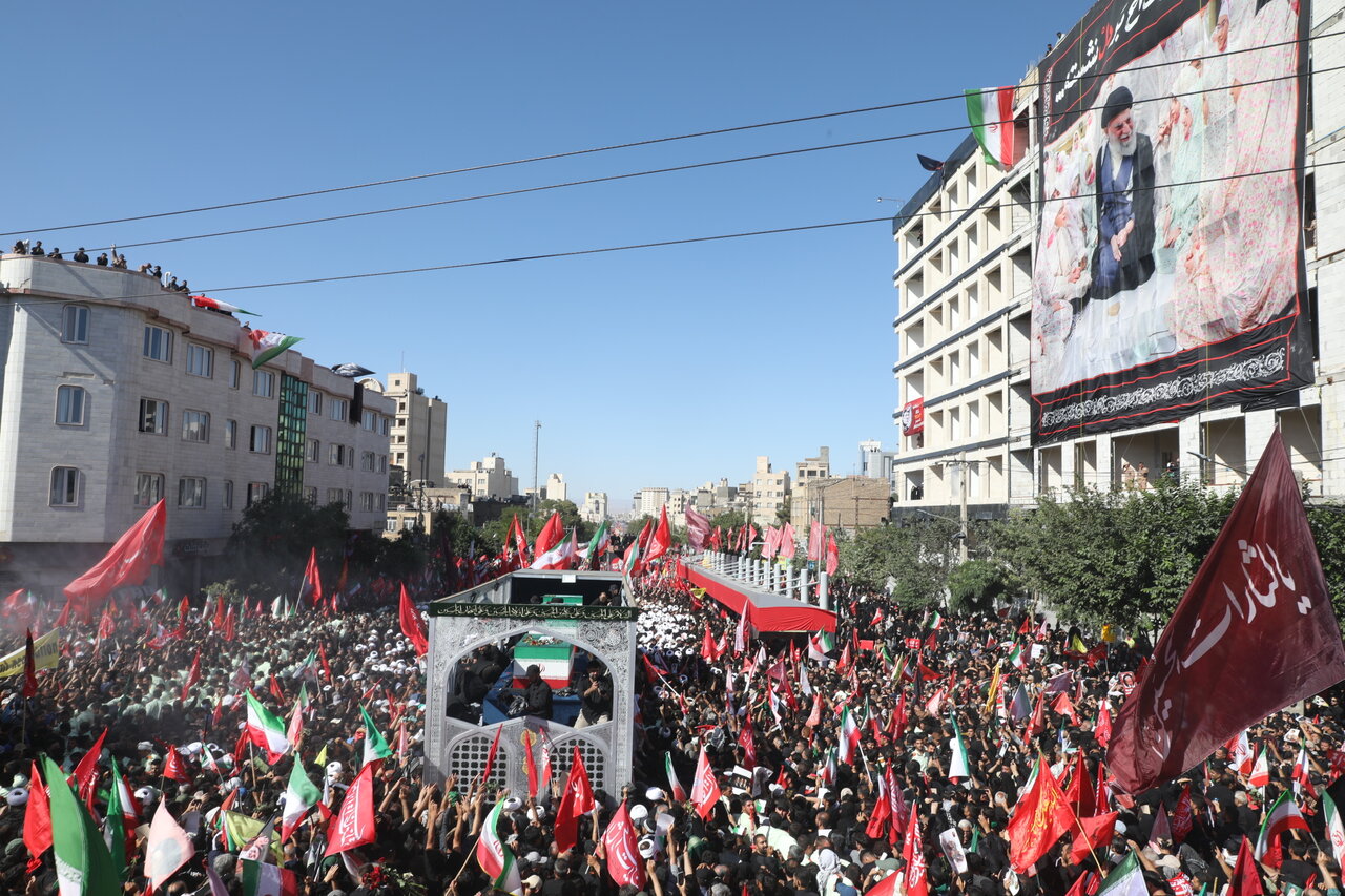 شییع پیکر رهبر شهید در مشهد
