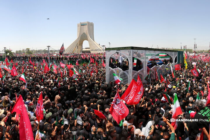 تشییع پیکر رهبر شهید در تهران ۵