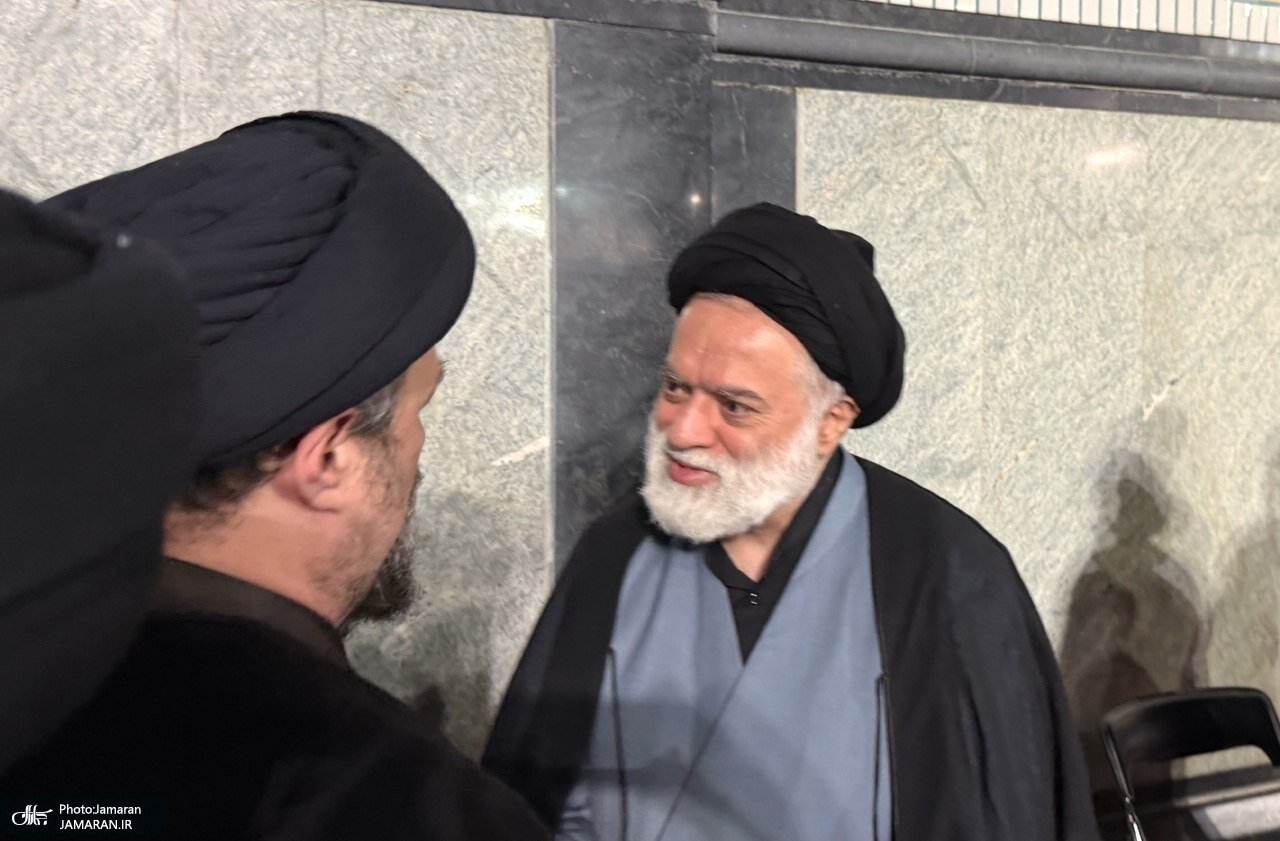 آیت الله سیدمصطفی خامنه‌ای را بیشتر بشناسید + تصاویر  | پسری که بر پیکر پدر شهید نماز خواند