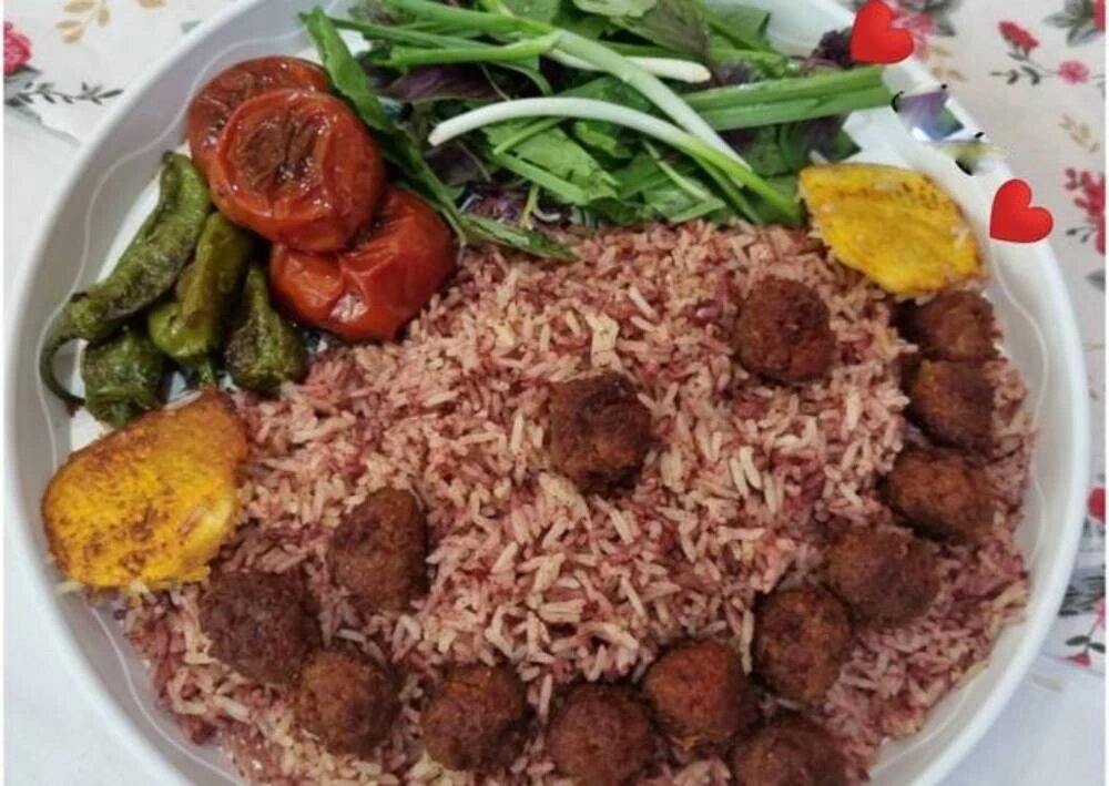 سماقپلو؛ غذای سنتی با رنگ و طعم متفاوت مهمان سفرههای خاص