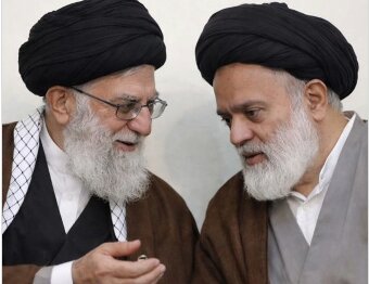 آیت الله سیدمصطفی خامنهای را بیشتر بشناسید + تصاویر | پسری که بر پیکر پدر شهید نماز خواند