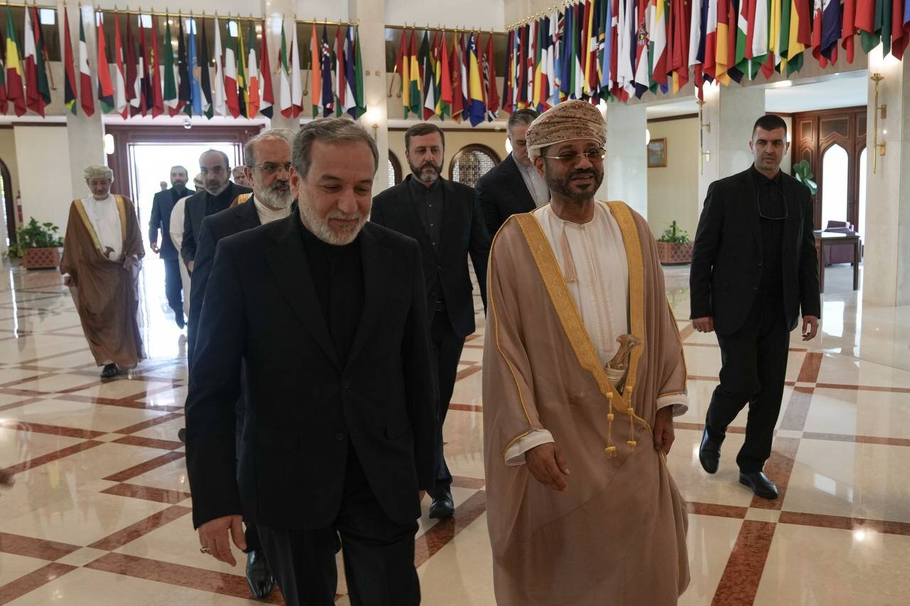 عراقچی برای رایزنی با مقامات عمانی وارد مسقط شد