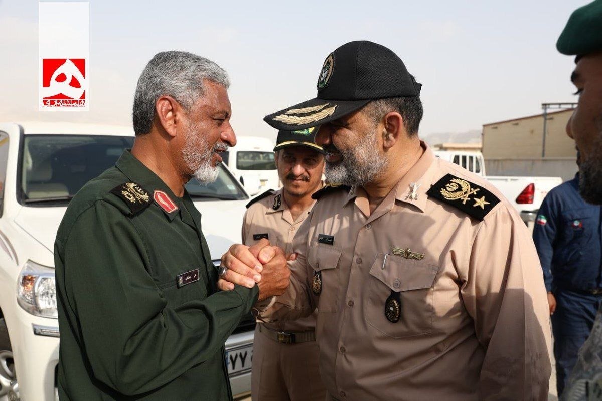 انتشار برای اولین بار؛ دست اتحاد فرماندهان نیروی دریایی ارتش و سپاه برای حفاظت از تنگه هرمز+ عکس
