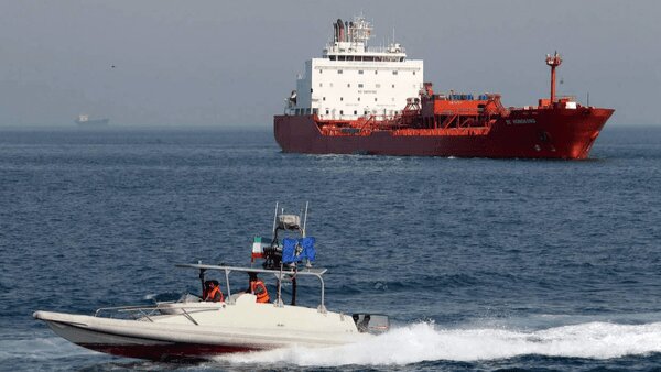 قطر تردد دریایی در تنگه هرمز را ممنوع کرد