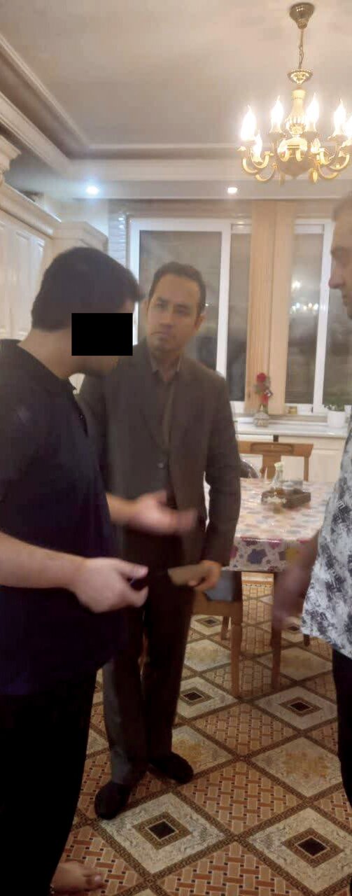 پدرکشی پسر روانی با یک ضربه چاقو + عکس