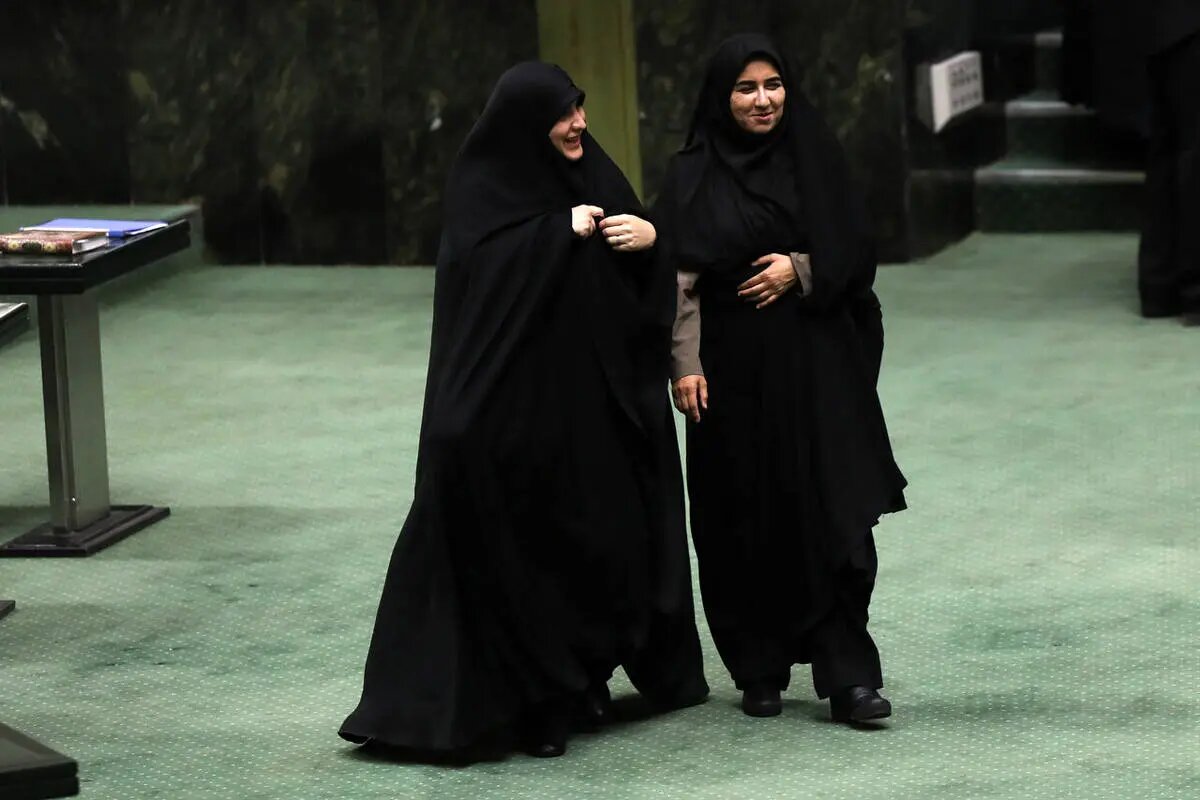 نمایندگان زن در اولین نشست علنی مجلس پس از جنگ | تصاویر