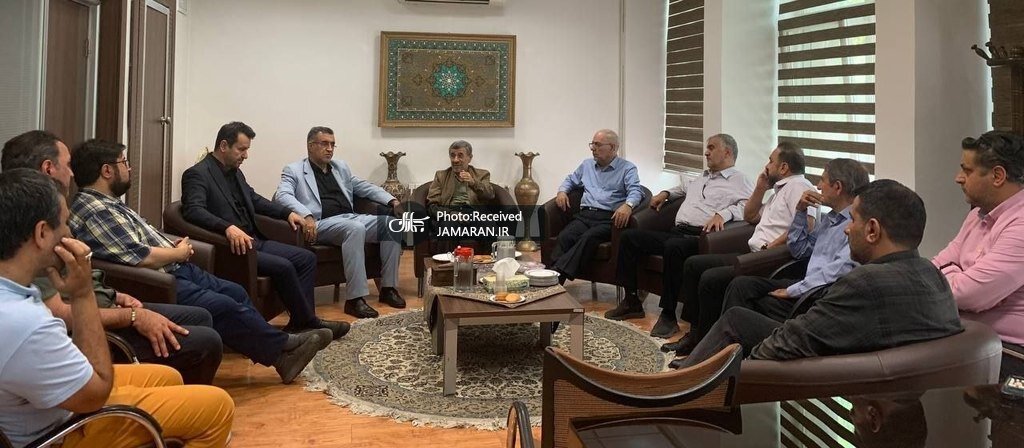 تصاویری از دیدار احمدینژاد با دوستان و همکارانش