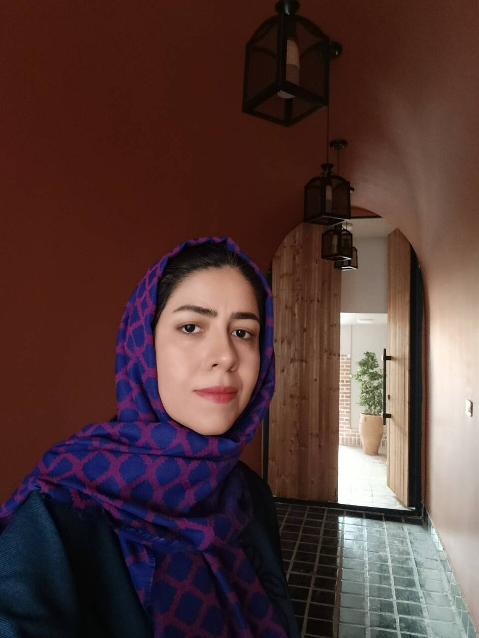 چهار مهر اصالت ملی در کارنامه «ترنجدخت شاهوار»؛ برندی که با هوش مصنوعی لباس طراحی می کند