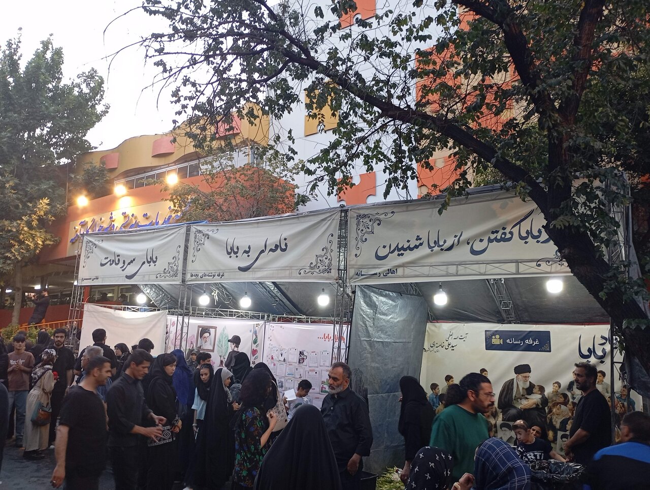 کودکان شیرخوارگاه آمنه شهید خامنهای را بدرقه کردند