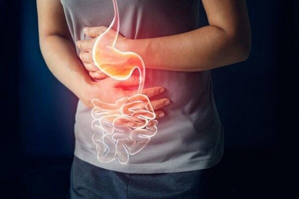 چرا بعد از نوشیدن آب نفخ میکنیم؟